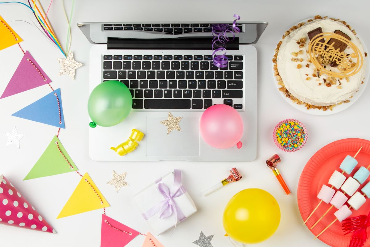 Cum îți poți sărbători ziua de naștere în mod corespunzător la birou?