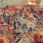 Pizz'eric food