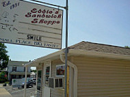 Eddie's Sandwich Shop outside