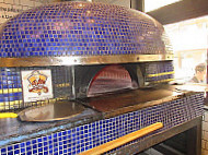 L'antica Pizzeria Da Michele inside