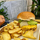 Balu' Burger food