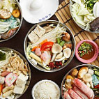 Dà Hū Guò Yǐn Táo Yuán Zhōng Zhèng Diàn food
