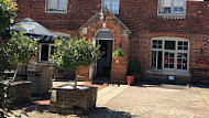 The Red Lion Pulborough outside