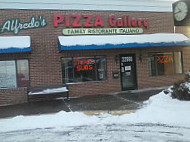 Alfredo's Pizza Gallery inside