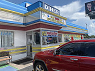 Americana 50's Diner outside