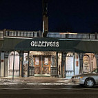 Gullivers Pizza And Pub Chicago outside
