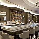 The Churchill Bar & Terrace - Hyatt Regency London inside