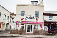 Pinks Parlour outside