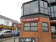 The Harbour View Pub outside