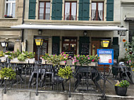 Café de la Banque outside