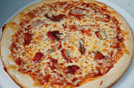 Guallpa's Famous Pizza food