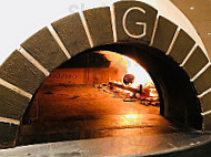 Woodz Pizza inside