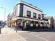 The Bricklayers Arms outside
