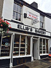 Ellis's Bakery outside