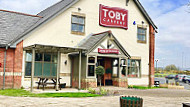 Toby Carvery Cockleshell outside