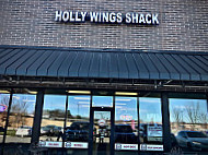 Holly Wings Shack outside