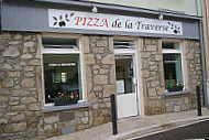 Pizza De La Traverse outside