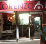 Lorenzo Pizza inside