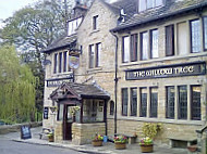 The Willow Tree Inn outside