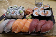 O sushi-bar food