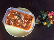 Hung Lay Thai Curry food