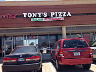 Tony's Pizza Italian outside