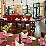 Fleming's Brasserie & Wine Bar im Intercity Hotel Bremen inside