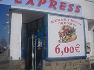 L'Express Kebab outside
