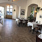 La Cafe de La Gare inside