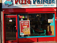 Pizza Phiroza inside