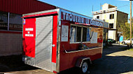 Tacos La Creación (food Truck) outside