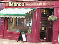 Beano's Vegetarian Cafe outside