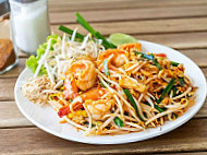 Pad Thai Khun O food