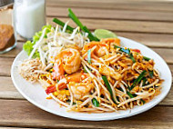 Pad Thai Khun O food