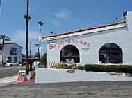 Biggie's Burgers outside