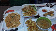 Tongs Thai Cafe food