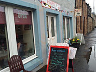 Poppy's Coffee Shop outside