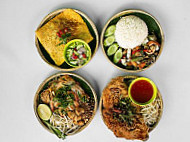 Pad Thai Hall Bai Tong food