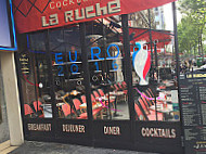 Cafe La Ruche outside