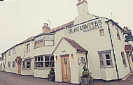 The Blacksmiths, Clayworth outside