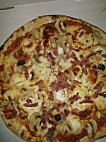 Pizza De L'est food