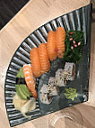 Suuni Sushi food
