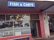 Dinah Pde Fish & Chippery outside