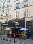 Papa Jazz Club outside