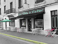 La table de victor inside