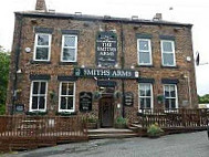 The Smiths Arms outside