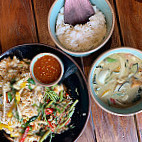 Ssong Thai food