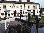 The Kings Lock Inn outside