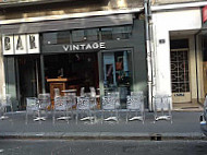 Vintage Café outside