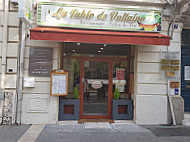 La Table de Voltaire outside